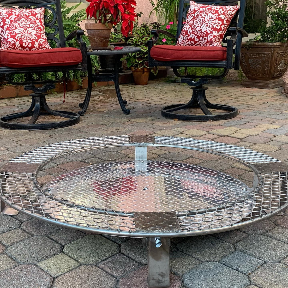 Fire Pit Base with Foot Rest - ROUND– Amistad Grill Co.